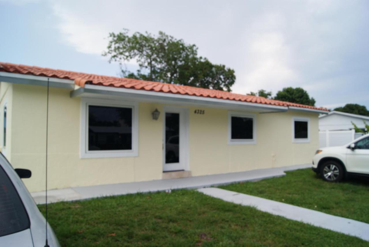 Private Studio Two Miles From Hard Rock Stadium Miami Gardens Εξωτερικό φωτογραφία